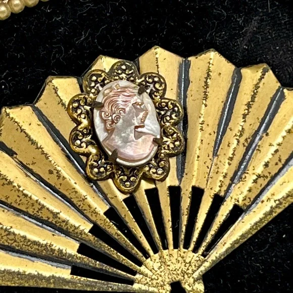 Vintage cameo decor fans - Picture 6 of 9